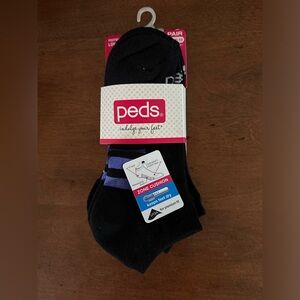 Peds 3 pair black cool max foot cushioned low cut socks